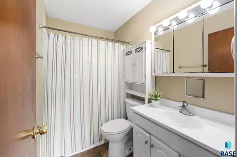 Bath - 3208 S Phillips Ave, Sioux Falls, SD 57105 photo 1 of 2