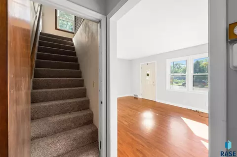 Entry Way - 3208 S Phillips Ave, Sioux Falls, SD 57105 photo 1 of 3