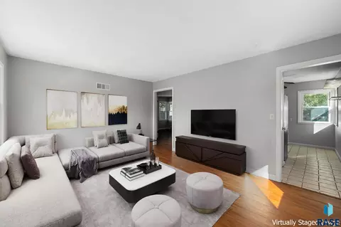 Living - 3208 S Phillips Ave, Sioux Falls, SD 57105 photo 3 of 5