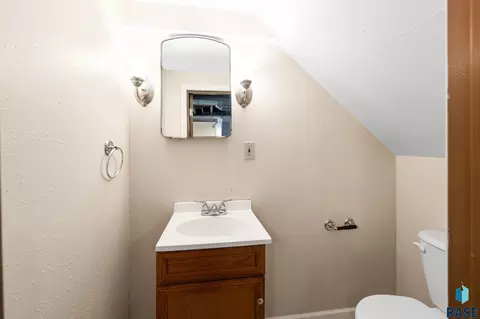 Bath - 3208 S Phillips Ave, Sioux Falls, SD 57105 photo 2 of 2