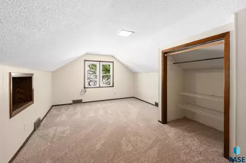 Bedroom - 3208 S Phillips Ave, Sioux Falls, SD 57105 photo 5 of 8