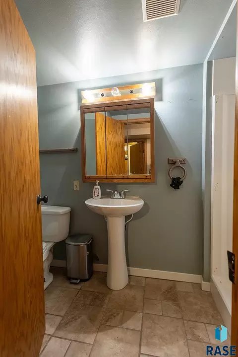 Bath - 3204 E 15th St, Sioux Falls, SD 57103 photo 4 of 4