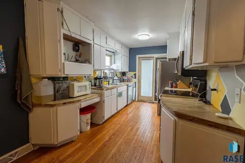 Kitchen - 3204 E 15th St, Sioux Falls, SD 57103 photo 3 of 3