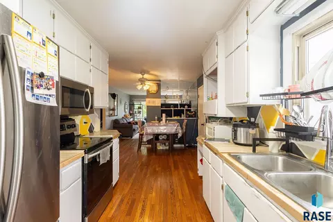 Kitchen - 3204 E 15th St, Sioux Falls, SD 57103 photo 2 of 3