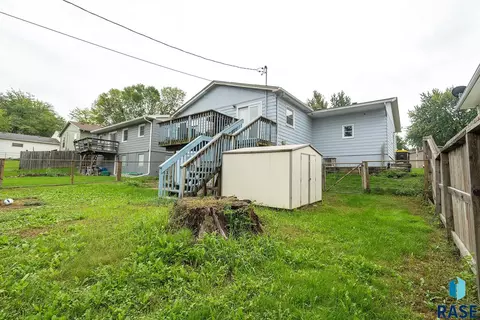 Exterior - 3204 E 15th St, Sioux Falls, SD 57103 photo 3 of 5