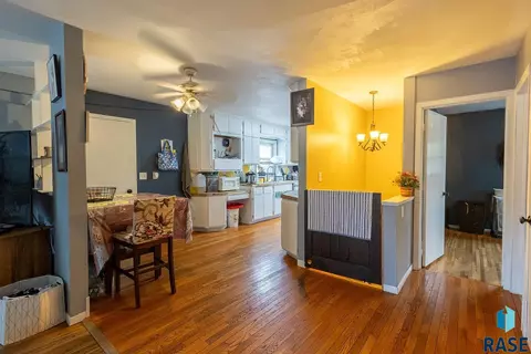 Entry Way - 3204 E 15th St, Sioux Falls, SD 57103 photo 1 of 5