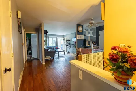 Entry Way - 3204 E 15th St, Sioux Falls, SD 57103 photo 2 of 5
