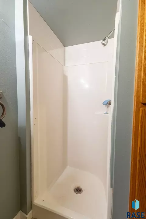 Bath - 3204 E 15th St, Sioux Falls, SD 57103 photo 3 of 4