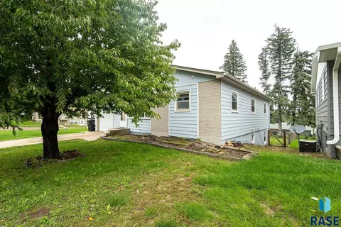 Exterior - 3204 E 15th St, Sioux Falls, SD 57103 photo 5 of 5