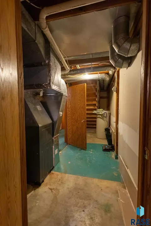 Entry Way - 3204 E 15th St, Sioux Falls, SD 57103 photo 5 of 5
