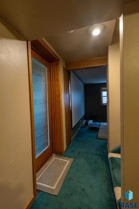 Entry Way - 3204 E 15th St, Sioux Falls, SD 57103 photo 4 of 5