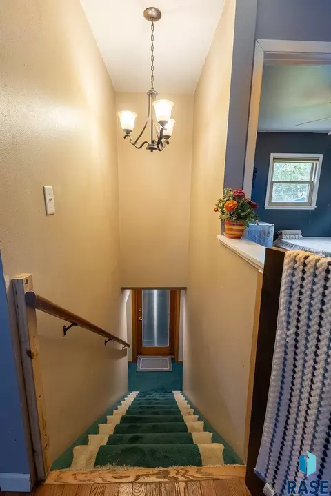 Entry Way - 3204 E 15th St, Sioux Falls, SD 57103 photo 3 of 5