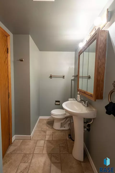 Bath - 3204 E 15th St, Sioux Falls, SD 57103 photo 2 of 4