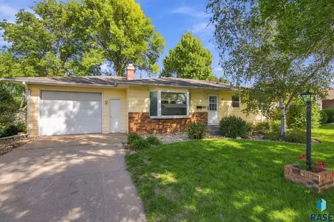 Exterior - 406 Johnson Ave, Baltic, SD 57003 photo 6 of 6