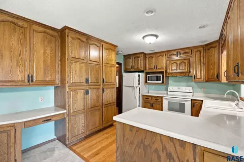 Kitchen - 406 Johnson Ave, Baltic, SD 57003 photo 2 of 3