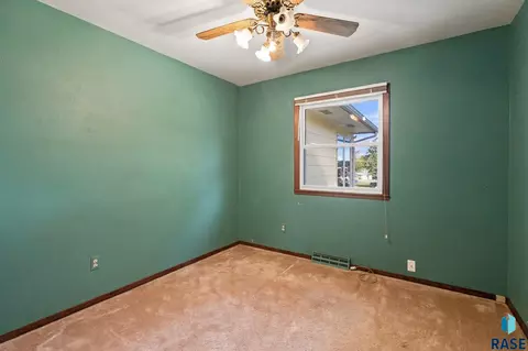 Bedroom - 406 Johnson Ave, Baltic, SD 57003 photo 5 of 7