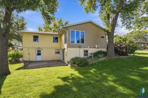 Exterior - 406 Johnson Ave, Baltic, SD 57003 photo 4 of 6