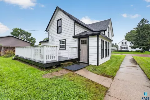 235 W 2nd St, Tea, SD 57064