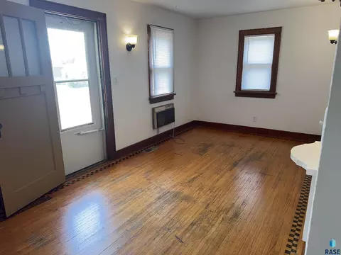 1728 W 11th St, Sioux Falls, SD 57104