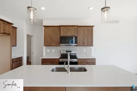 Kitchen - 405 S Willow Spring Dr, Sioux Falls, SD 57110 photo 2 of 3