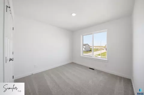 Bedroom - 405 S Willow Spring Dr, Sioux Falls, SD 57110 photo 4 of 5