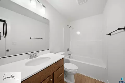 Bath - 405 S Willow Spring Dr, Sioux Falls, SD 57110 photo 3 of 3