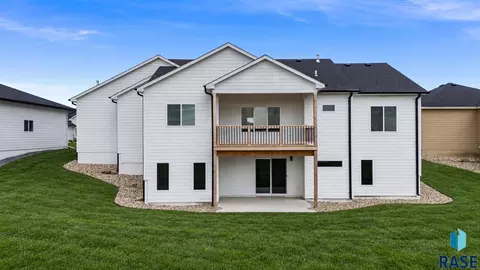 Exterior - 6413 Fieldview St, Sioux Falls, SD 57110 photo 6 of 6