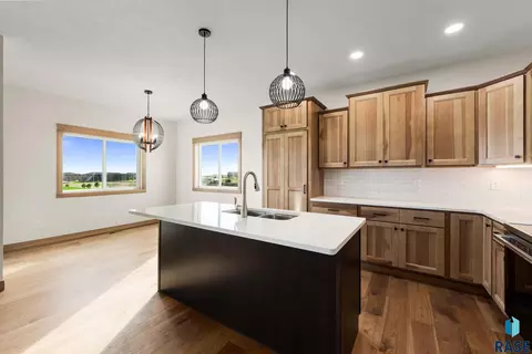 Kitchen - 6413 Fieldview St, Sioux Falls, SD 57110 photo 2 of 7