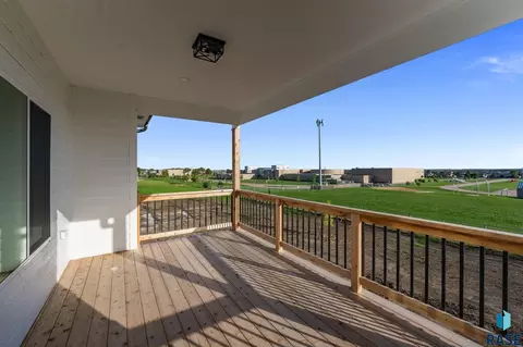 Exterior - 6413 Fieldview St, Sioux Falls, SD 57110 photo 2 of 6