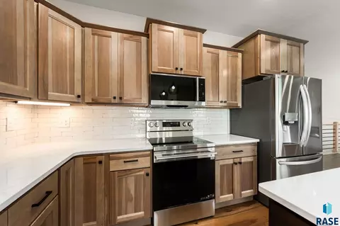 Kitchen - 6413 Fieldview St, Sioux Falls, SD 57110 photo 7 of 7