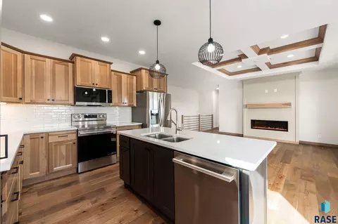 Kitchen - 6413 Fieldview St, Sioux Falls, SD 57110 photo 6 of 7