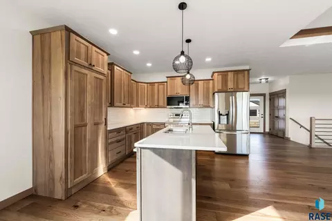 Kitchen - 6413 Fieldview St, Sioux Falls, SD 57110 photo 5 of 7