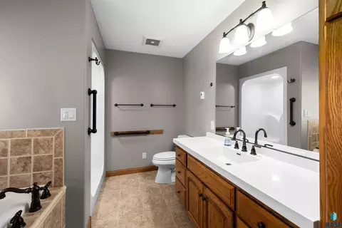 Bath - 204 S Cherry Ave, Marion, SD 57043 photo 2 of 7