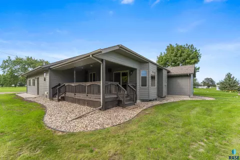 Exterior - 204 S Cherry Ave, Marion, SD 57043 photo 9 of 9