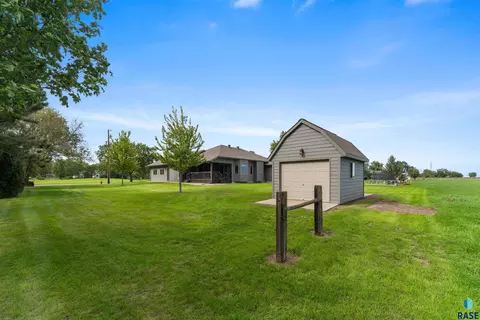 Exterior - 204 S Cherry Ave, Marion, SD 57043 photo 6 of 9