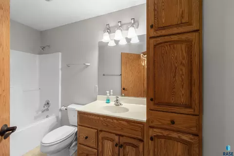 Bath - 204 S Cherry Ave, Marion, SD 57043 photo 5 of 7
