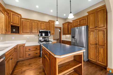Kitchen - 204 S Cherry Ave, Marion, SD 57043 photo 5 of 9