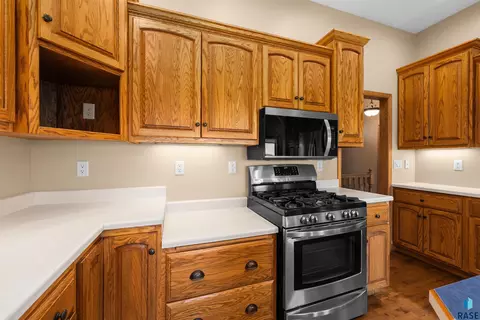 Kitchen - 204 S Cherry Ave, Marion, SD 57043 photo 4 of 9
