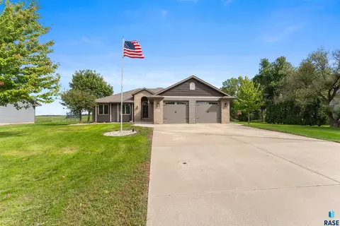 Exterior - 204 S Cherry Ave, Marion, SD 57043 photo 3 of 9