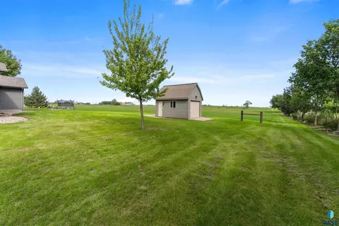 Exterior - 204 S Cherry Ave, Marion, SD 57043 photo 5 of 9