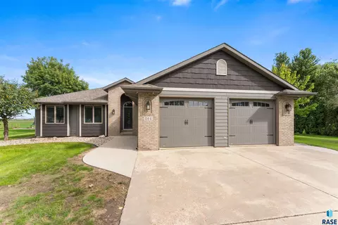 Exterior - 204 S Cherry Ave, Marion, SD 57043 photo 2 of 9