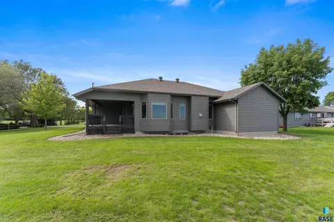 Exterior - 204 S Cherry Ave, Marion, SD 57043 photo 8 of 9