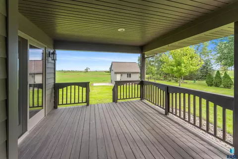 Exterior - 204 S Cherry Ave, Marion, SD 57043 photo 4 of 9