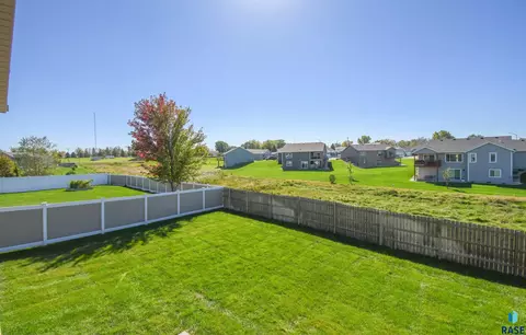 Exterior - 5733 W Bream Ct, Sioux Falls, SD 57107 photo 6 of 13