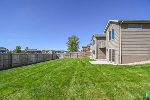 Exterior - 5733 W Bream Ct, Sioux Falls, SD 57107 photo 13 of 13
