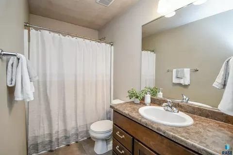 Bath - 5733 W Bream Ct, Sioux Falls, SD 57107 photo 2 of 3