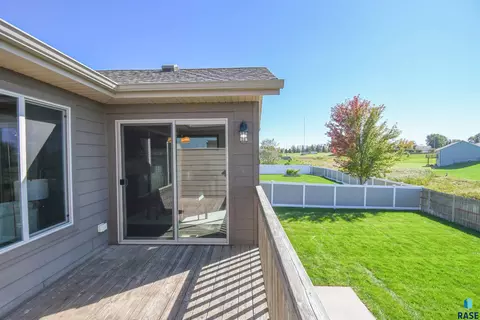 Exterior - 5733 W Bream Ct, Sioux Falls, SD 57107 photo 3 of 13