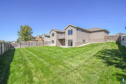 Exterior - 5733 W Bream Ct, Sioux Falls, SD 57107 photo 9 of 13