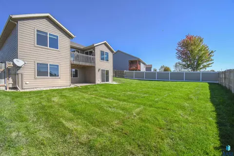 Exterior - 5733 W Bream Ct, Sioux Falls, SD 57107 photo 11 of 13