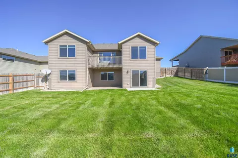 Exterior - 5733 W Bream Ct, Sioux Falls, SD 57107 photo 10 of 13